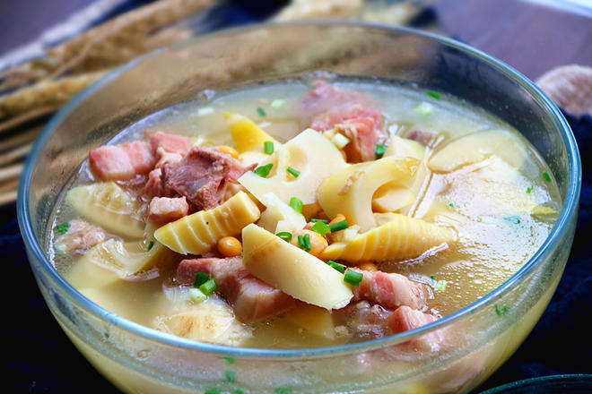 Fresh & Salted Pork with Bamboo Shoot Soup